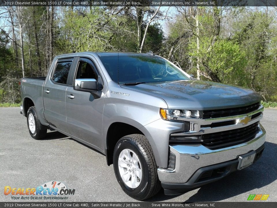 Front 3/4 View of 2019 Chevrolet Silverado 1500 LT Crew Cab 4WD Photo #5