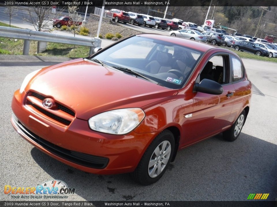 2009 Hyundai Accent GS 3 Door Tango Red / Black Photo #9