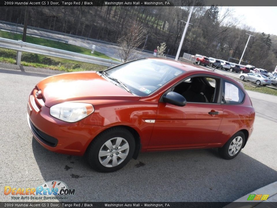 2009 Hyundai Accent GS 3 Door Tango Red / Black Photo #10