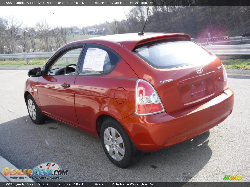 2009 Hyundai Accent GS 3 Door Tango Red / Black Photo #11