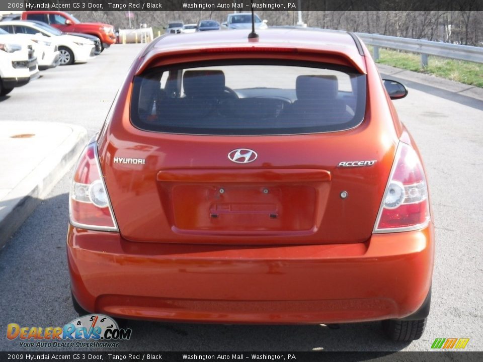 2009 Hyundai Accent GS 3 Door Tango Red / Black Photo #12