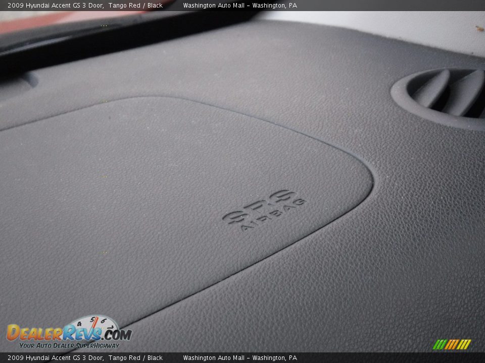 2009 Hyundai Accent GS 3 Door Tango Red / Black Photo #19