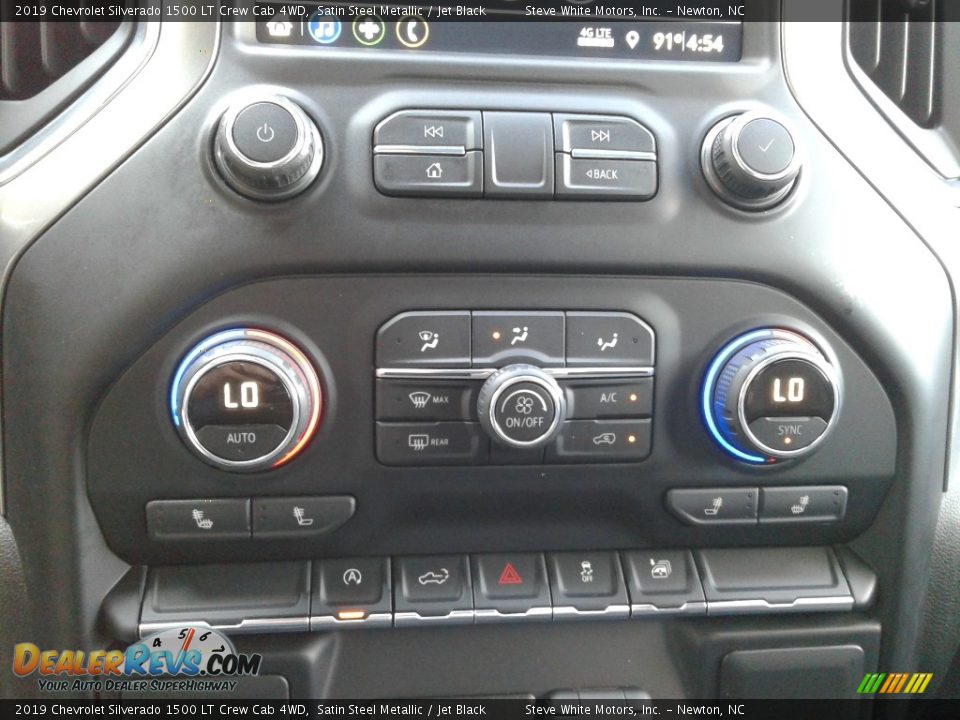 Controls of 2019 Chevrolet Silverado 1500 LT Crew Cab 4WD Photo #25