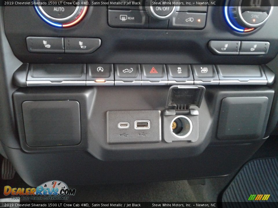 Controls of 2019 Chevrolet Silverado 1500 LT Crew Cab 4WD Photo #26