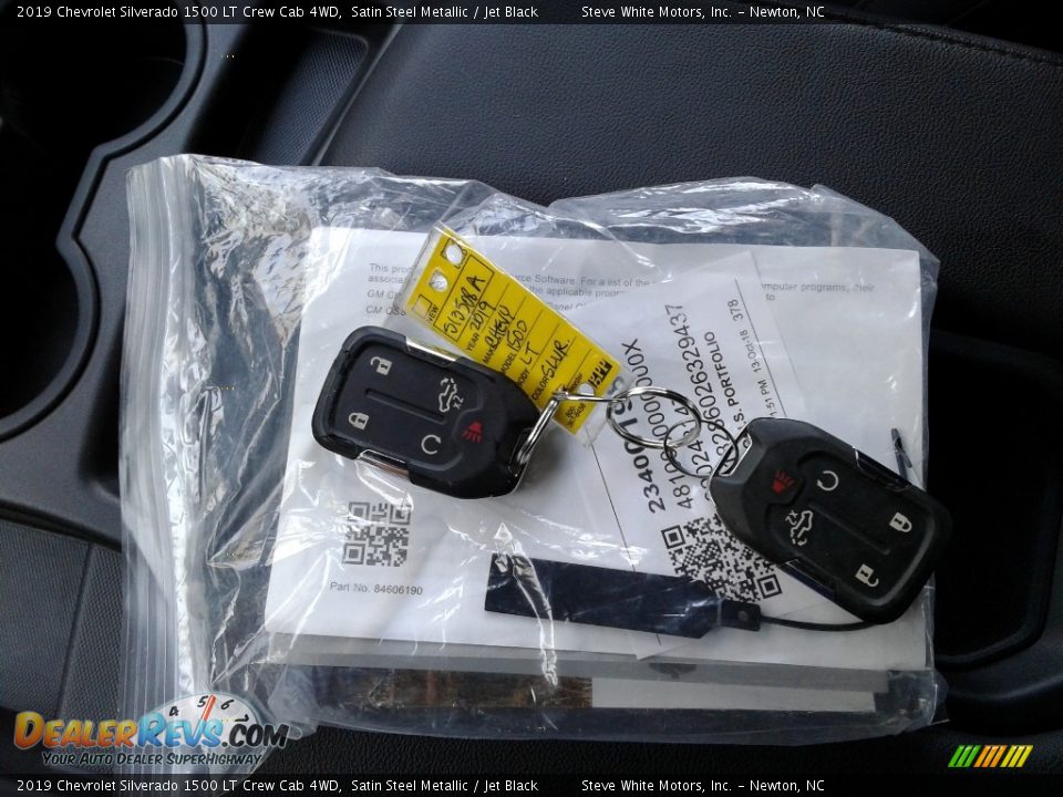 Keys of 2019 Chevrolet Silverado 1500 LT Crew Cab 4WD Photo #27