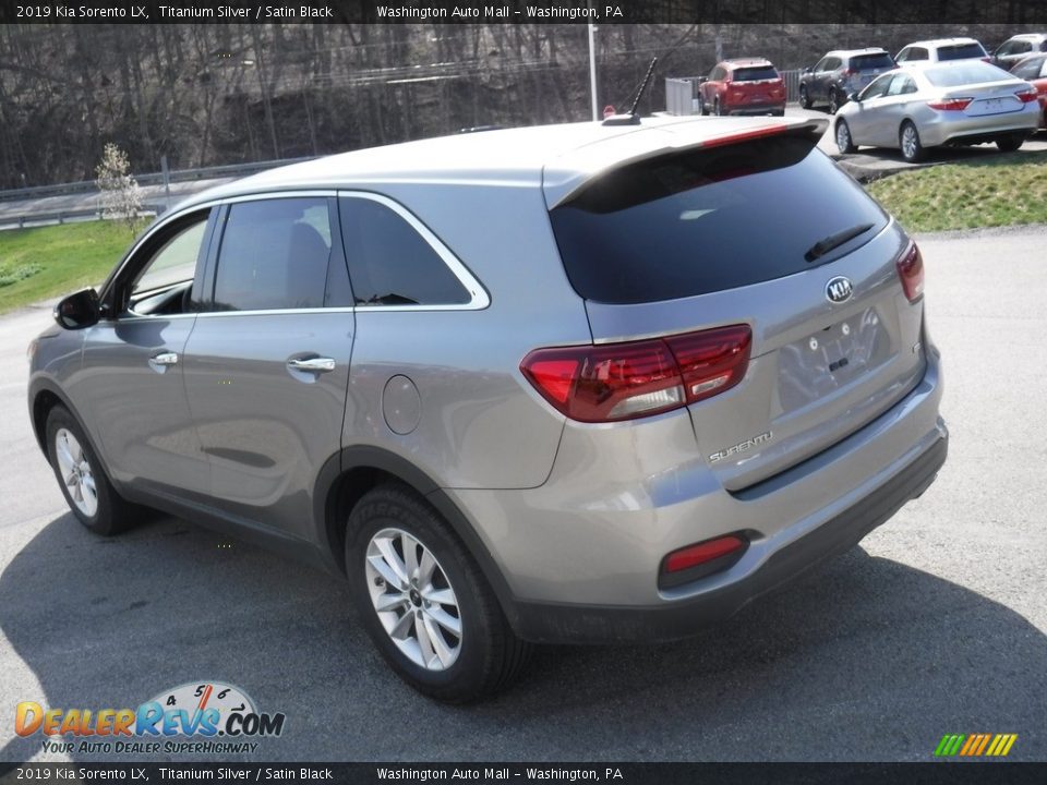 2019 Kia Sorento LX Titanium Silver / Satin Black Photo #11