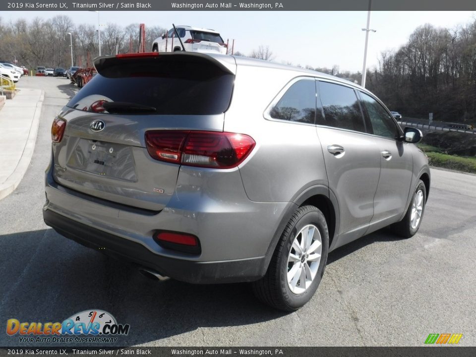 2019 Kia Sorento LX Titanium Silver / Satin Black Photo #13