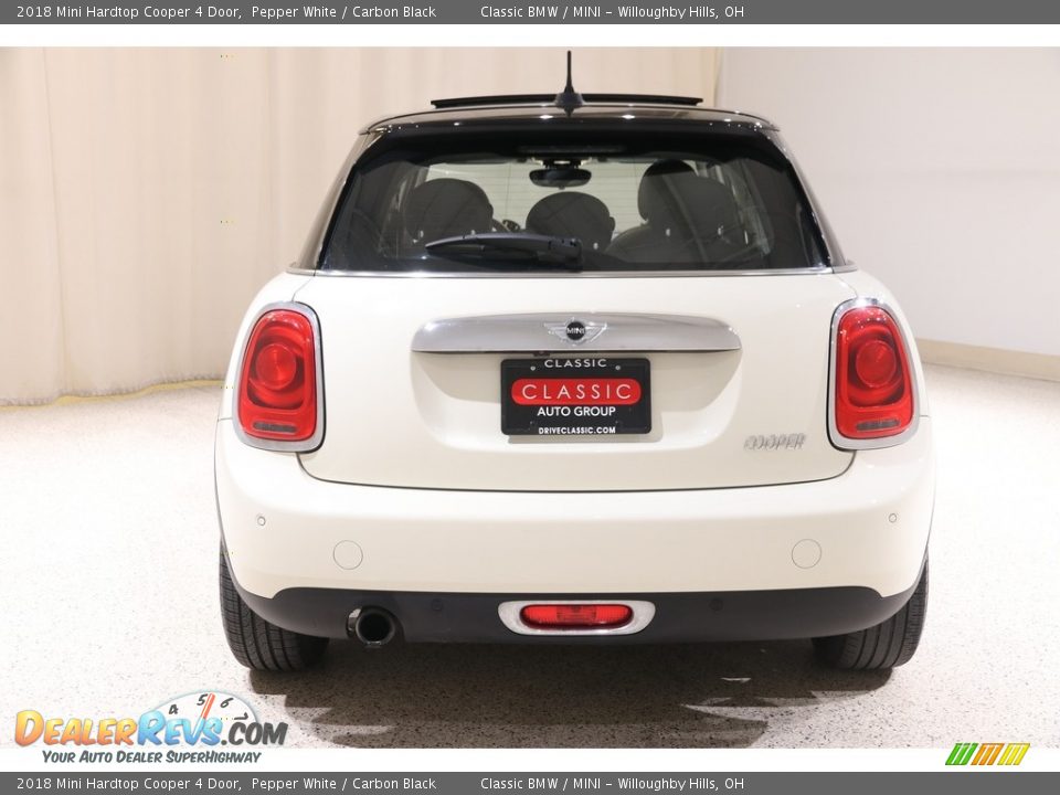 2018 Mini Hardtop Cooper 4 Door Pepper White / Carbon Black Photo #16