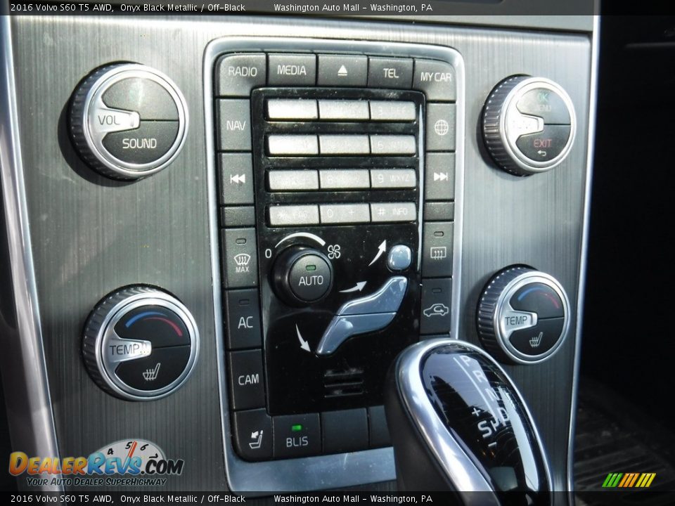 Controls of 2016 Volvo S60 T5 AWD Photo #5