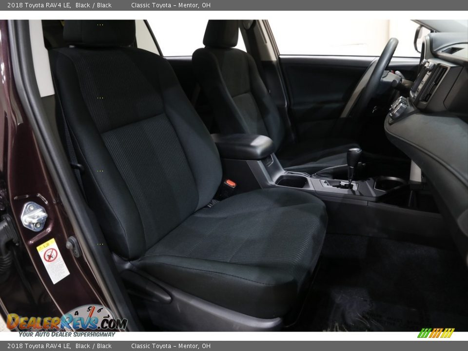 2018 Toyota RAV4 LE Black / Black Photo #13