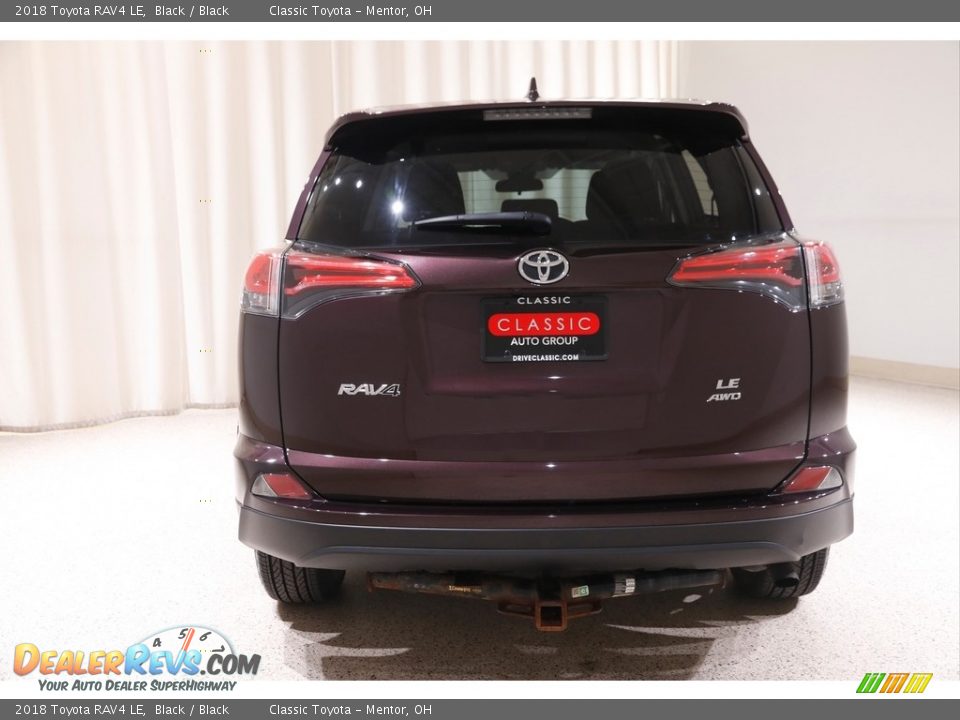 2018 Toyota RAV4 LE Black / Black Photo #16
