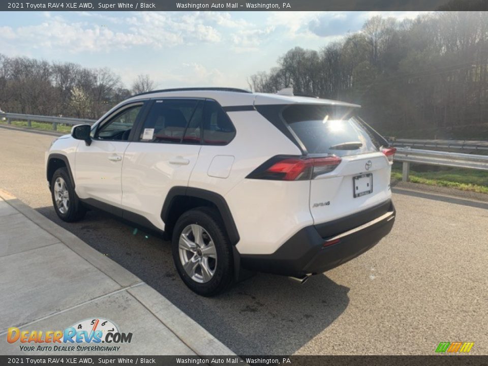 2021 Toyota RAV4 XLE AWD Super White / Black Photo #2