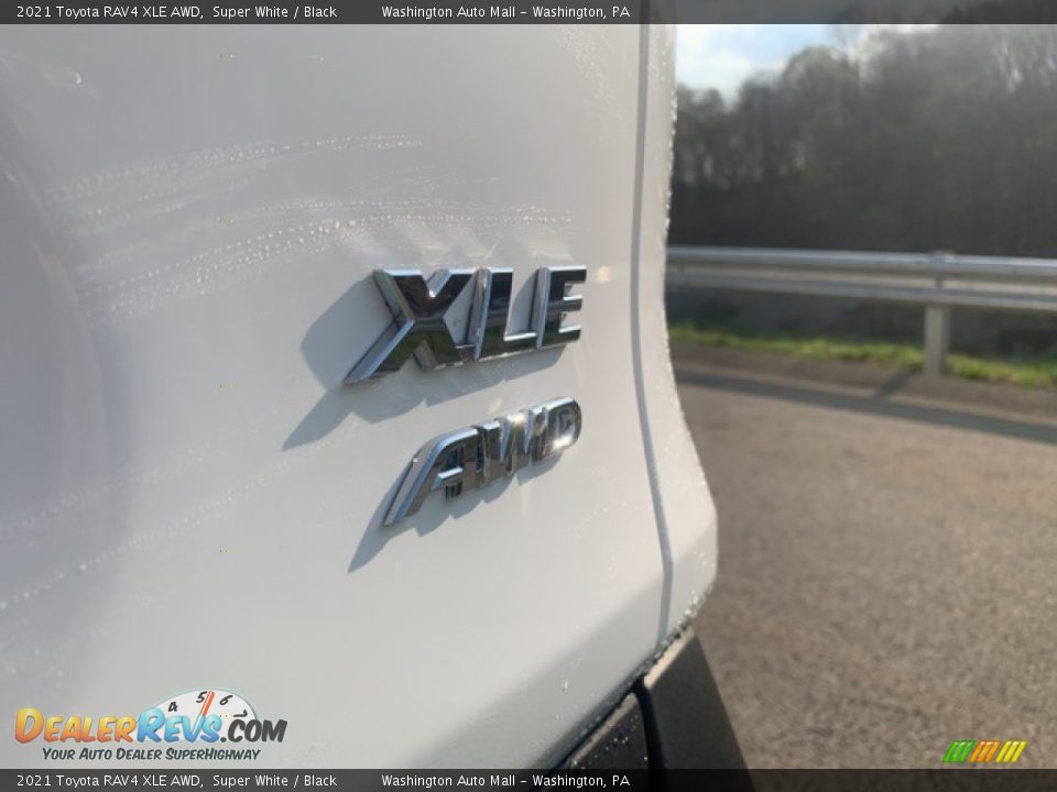 2021 Toyota RAV4 XLE AWD Super White / Black Photo #7