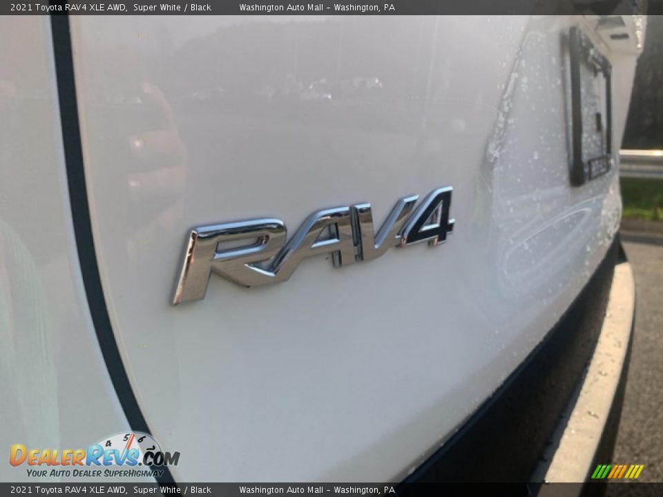 2021 Toyota RAV4 XLE AWD Super White / Black Photo #8