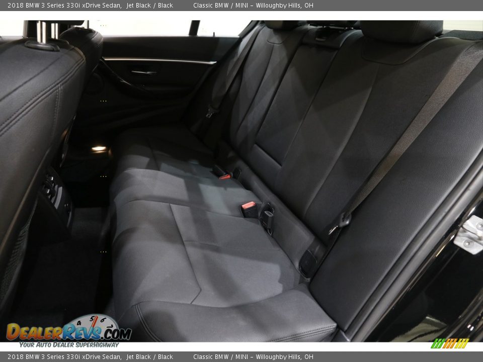 2018 BMW 3 Series 330i xDrive Sedan Jet Black / Black Photo #18
