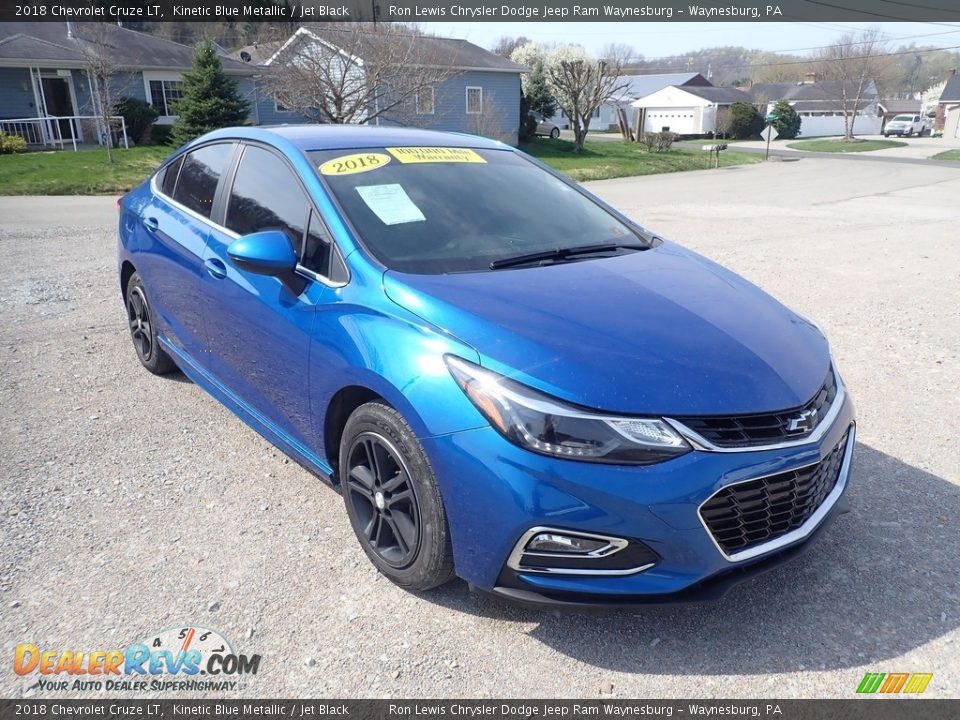 Front 3/4 View of 2018 Chevrolet Cruze LT Photo #7