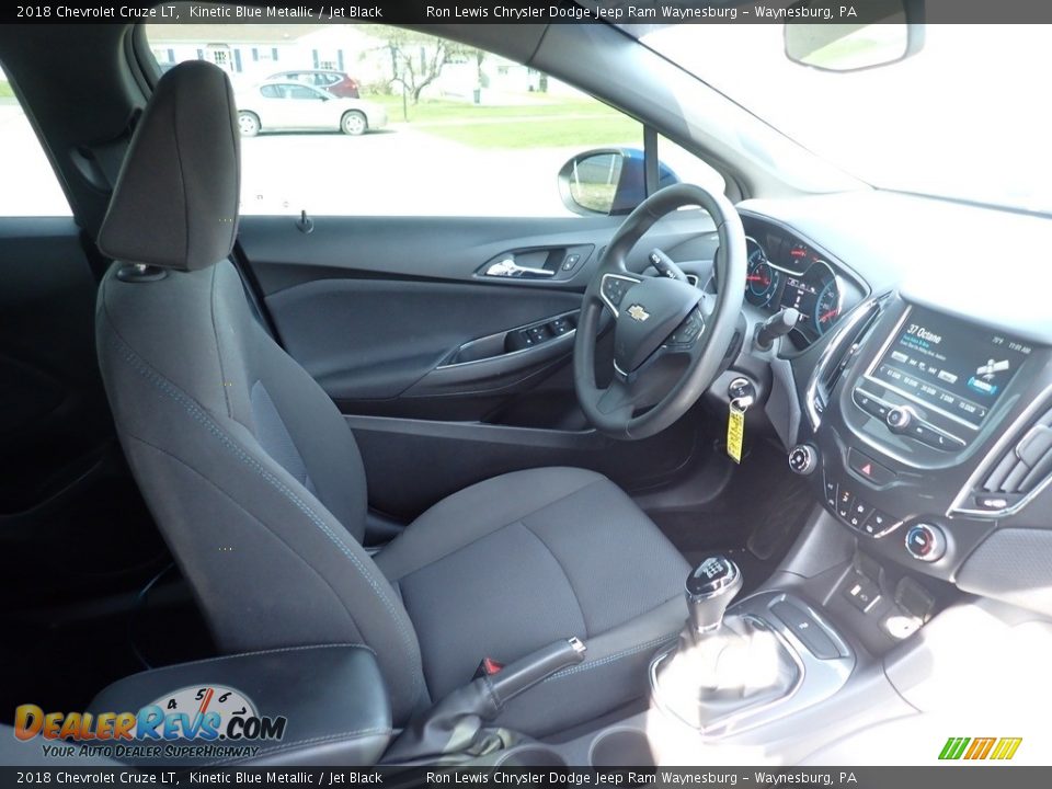 Front Seat of 2018 Chevrolet Cruze LT Photo #12