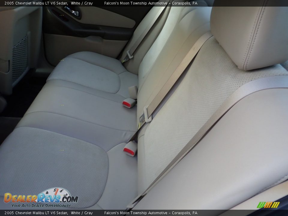 2005 Chevrolet Malibu LT V6 Sedan White / Gray Photo #16