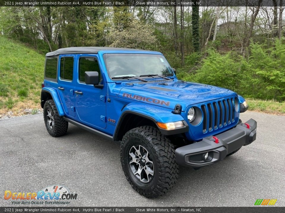 Front 3/4 View of 2021 Jeep Wrangler Unlimited Rubicon 4x4 Photo #4