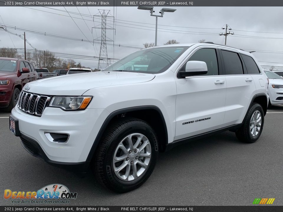 2021 Jeep Grand Cherokee Laredo 4x4 Bright White / Black Photo #1