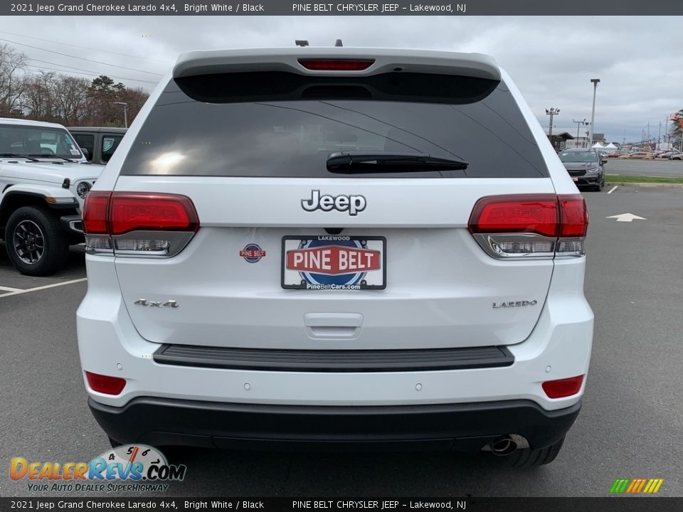 2021 Jeep Grand Cherokee Laredo 4x4 Bright White / Black Photo #7