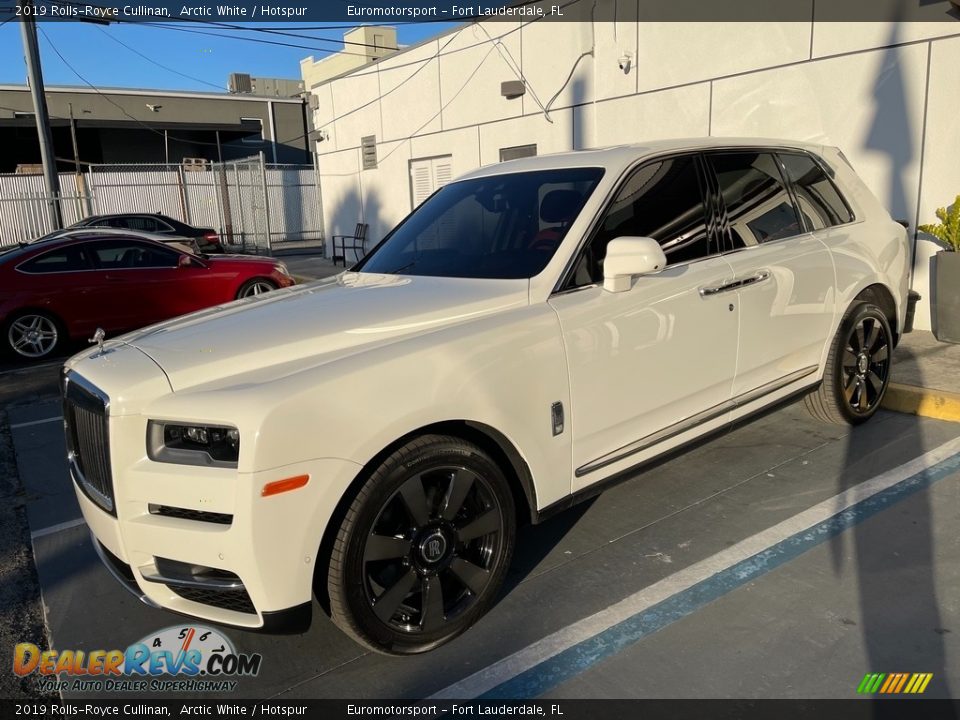 Front 3/4 View of 2019 Rolls-Royce Cullinan  Photo #2