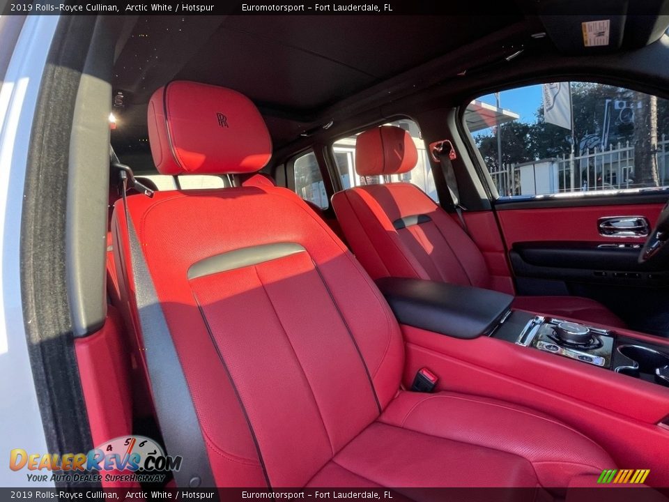 Front Seat of 2019 Rolls-Royce Cullinan  Photo #7