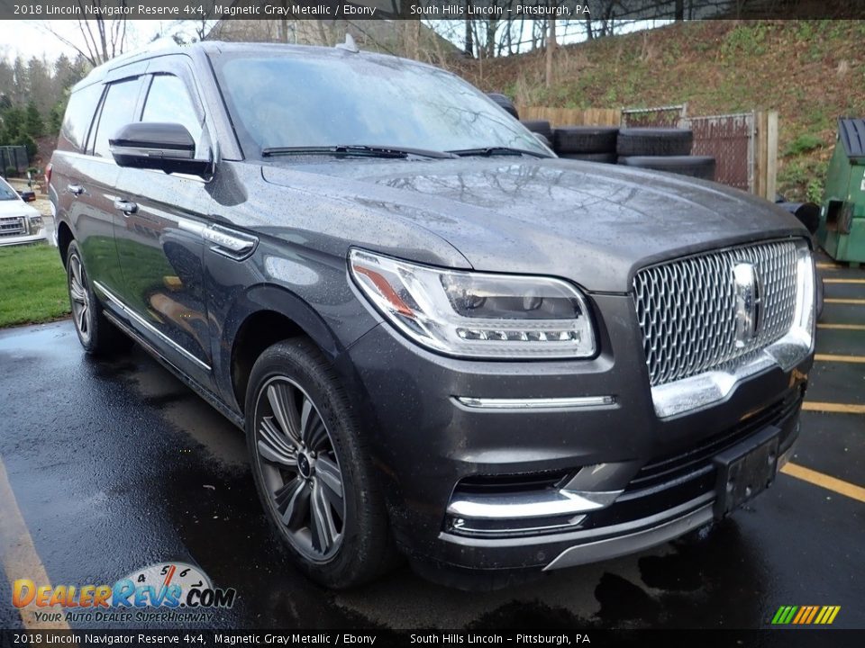 Front 3/4 View of 2018 Lincoln Navigator Reserve 4x4 Photo #5