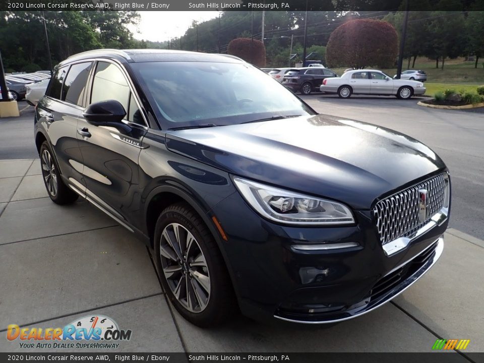 Front 3/4 View of 2020 Lincoln Corsair Reserve AWD Photo #7