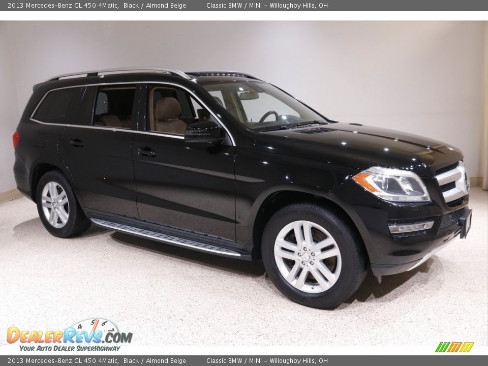 Front 3/4 View of 2013 Mercedes-Benz GL 450 4Matic Photo #1