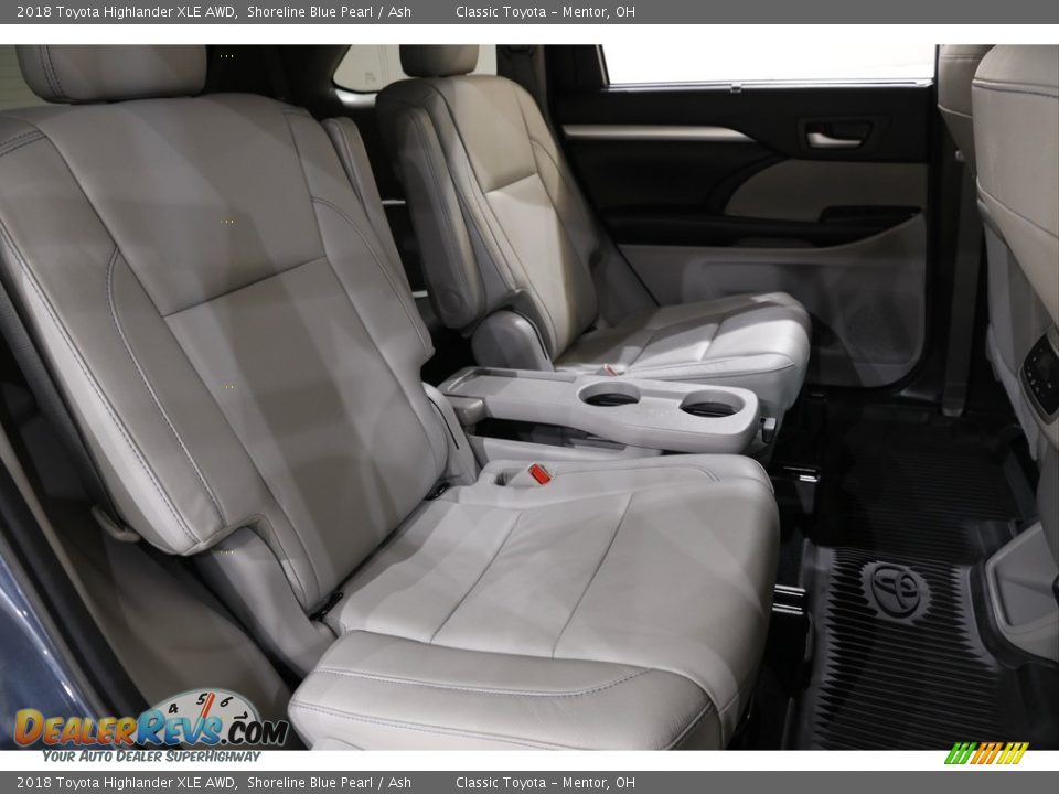 2018 Toyota Highlander XLE AWD Shoreline Blue Pearl / Ash Photo #16
