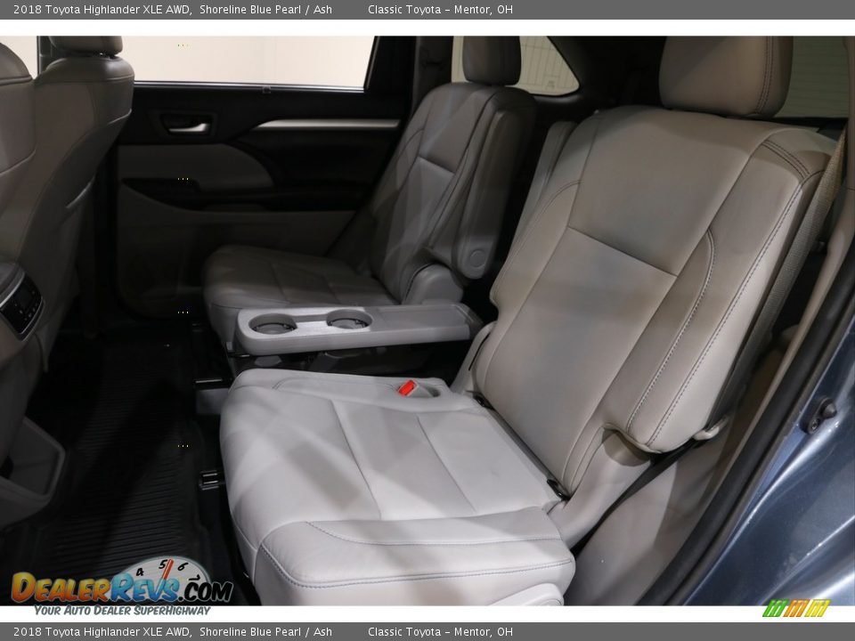 2018 Toyota Highlander XLE AWD Shoreline Blue Pearl / Ash Photo #17