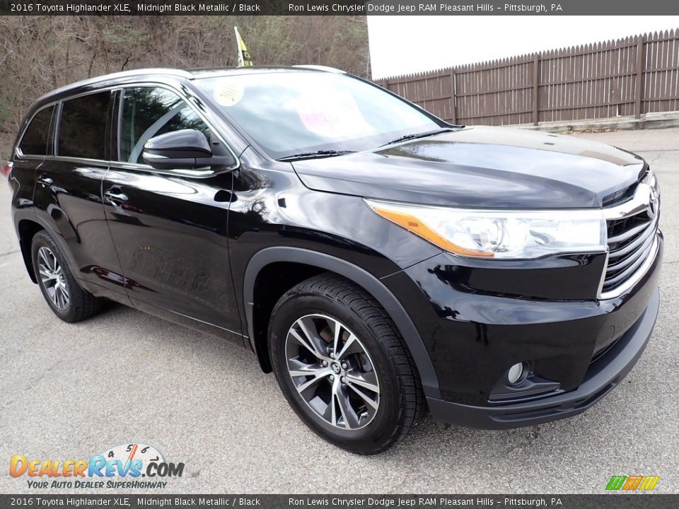 2016 Toyota Highlander XLE Midnight Black Metallic / Black Photo #8