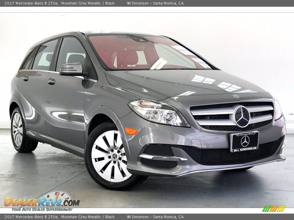 Front 3/4 View of 2017 Mercedes-Benz B 250e Photo #33