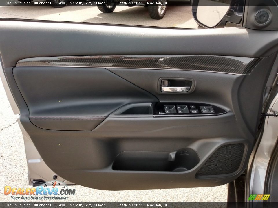 Door Panel of 2020 Mitsubishi Outlander LE S-AWC Photo #9