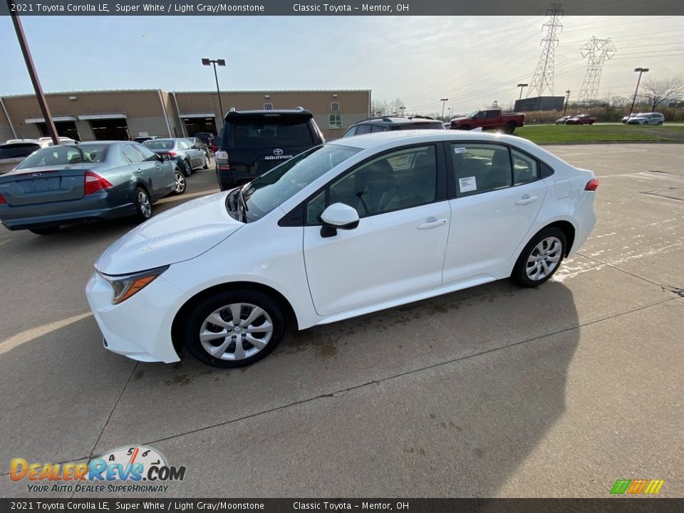 2021 Toyota Corolla LE Super White / Light Gray/Moonstone Photo #1