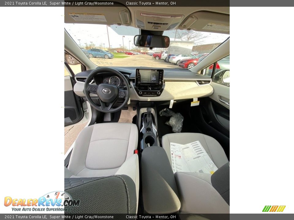 2021 Toyota Corolla LE Super White / Light Gray/Moonstone Photo #4