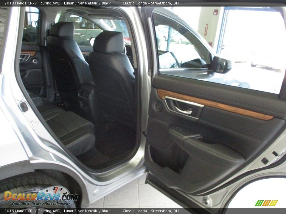 2018 Honda CR-V Touring AWD Lunar Silver Metallic / Black Photo #19
