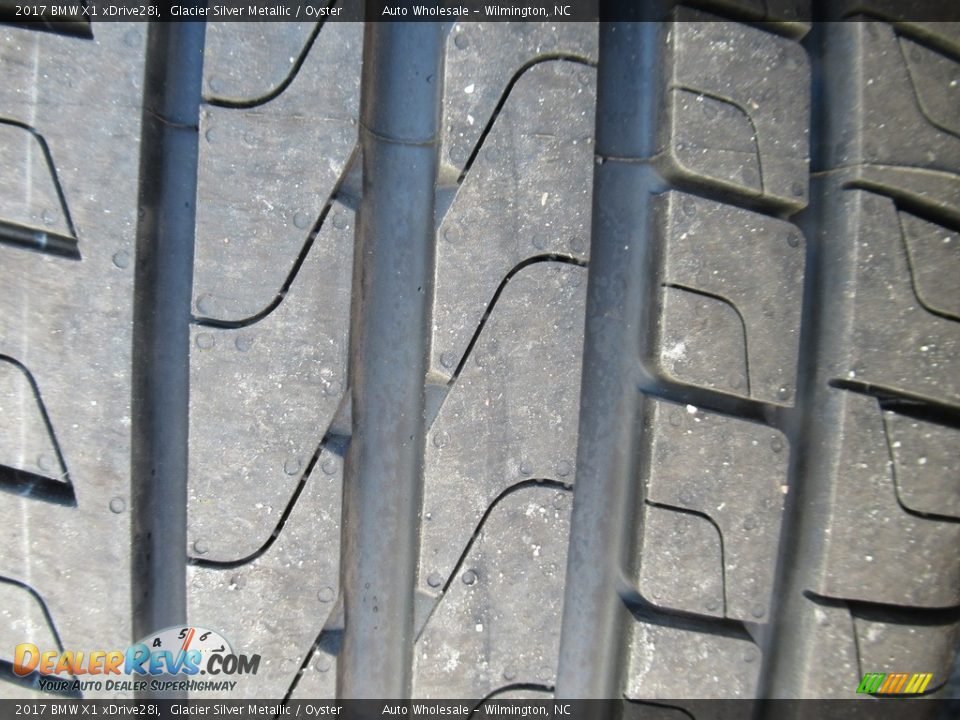 2017 BMW X1 xDrive28i Glacier Silver Metallic / Oyster Photo #8