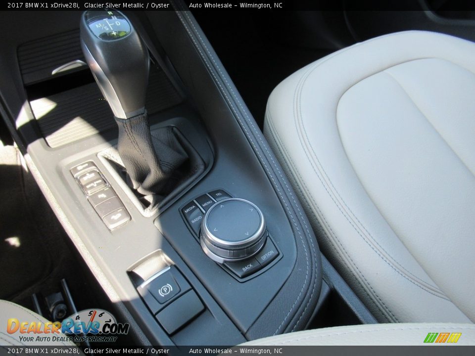 2017 BMW X1 xDrive28i Glacier Silver Metallic / Oyster Photo #19