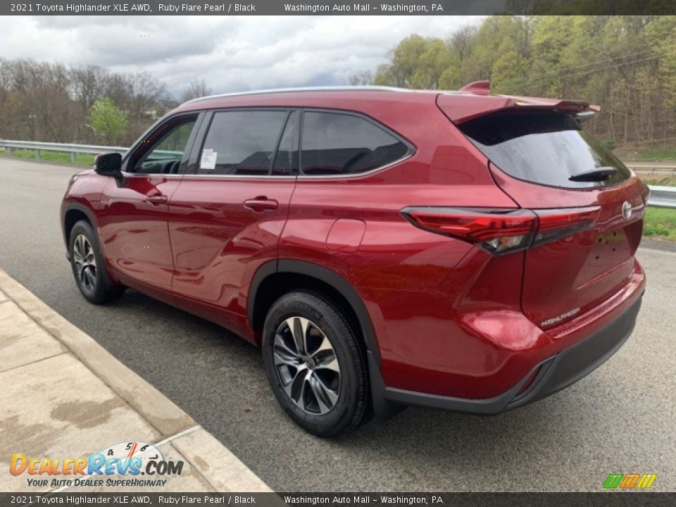 2021 Toyota Highlander XLE AWD Ruby Flare Pearl / Black Photo #2