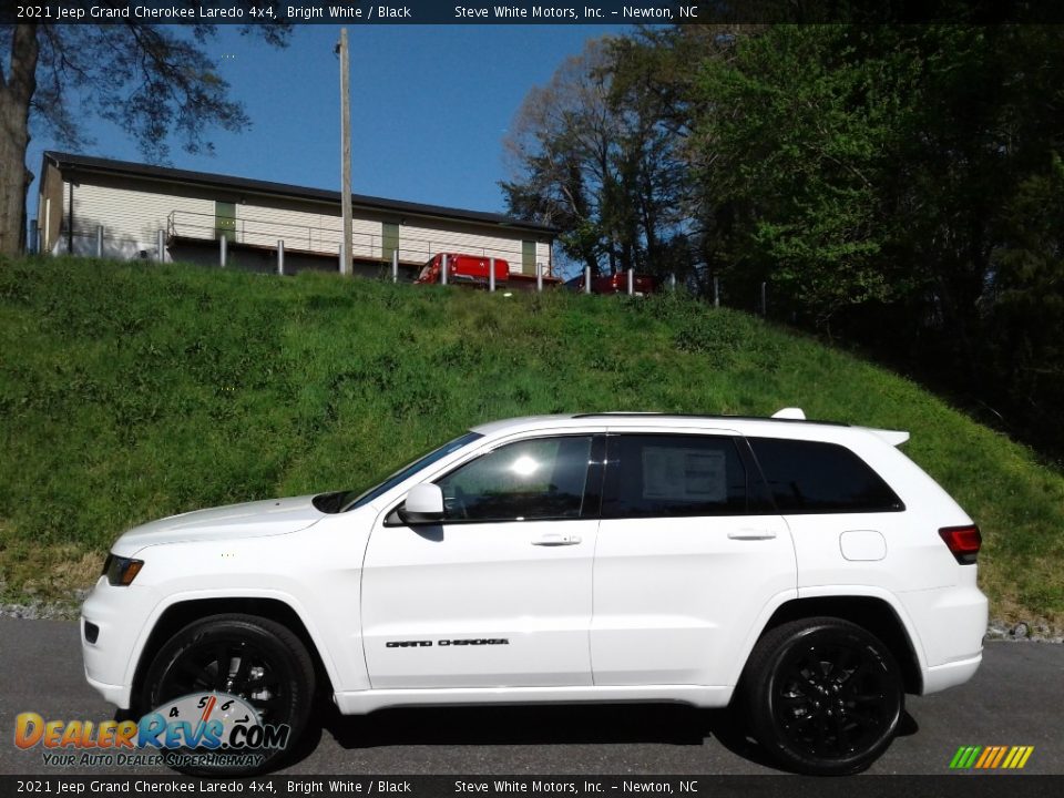 2021 Jeep Grand Cherokee Laredo 4x4 Bright White / Black Photo #1