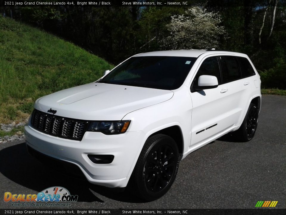 2021 Jeep Grand Cherokee Laredo 4x4 Bright White / Black Photo #2