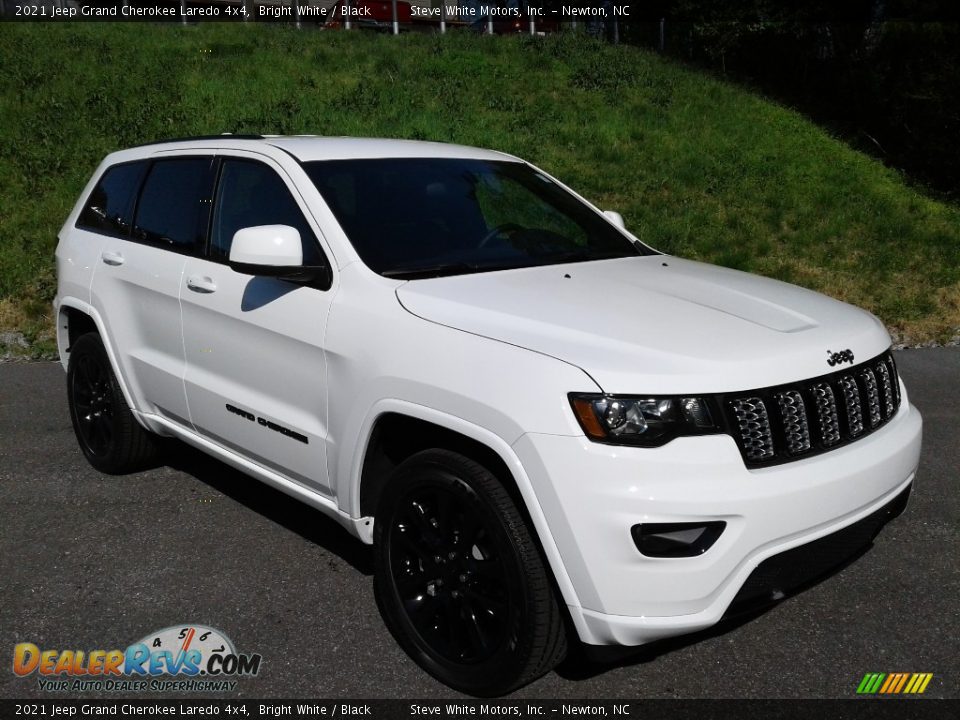 2021 Jeep Grand Cherokee Laredo 4x4 Bright White / Black Photo #4