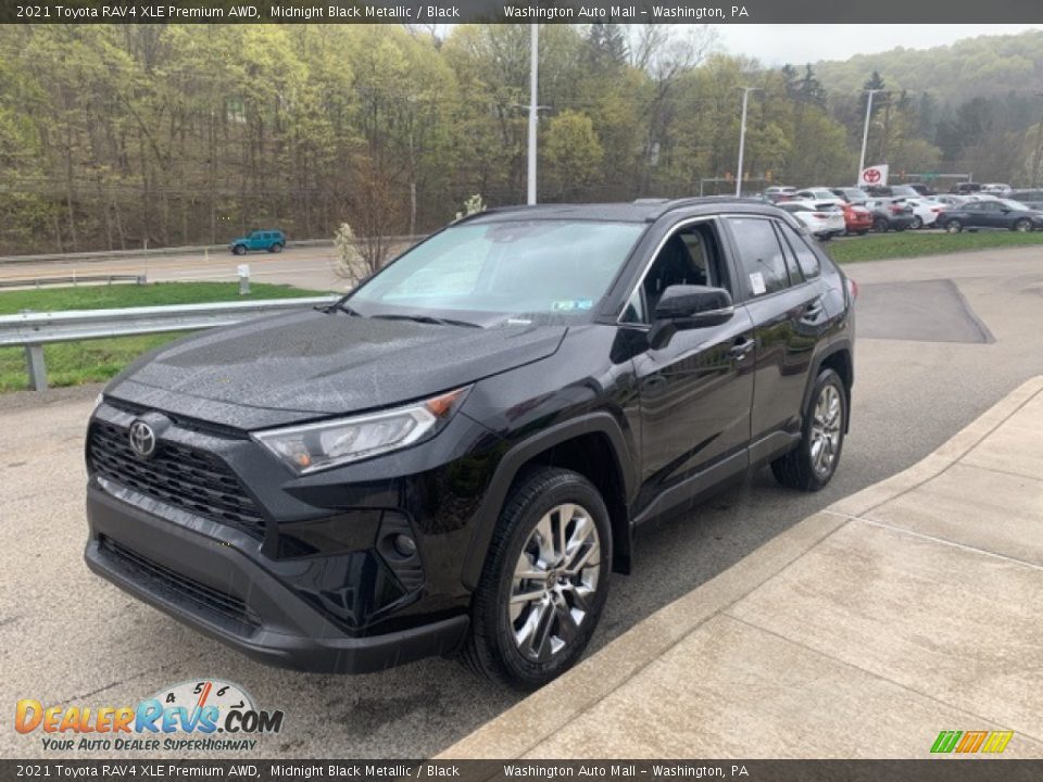 Front 3/4 View of 2021 Toyota RAV4 XLE Premium AWD Photo #14