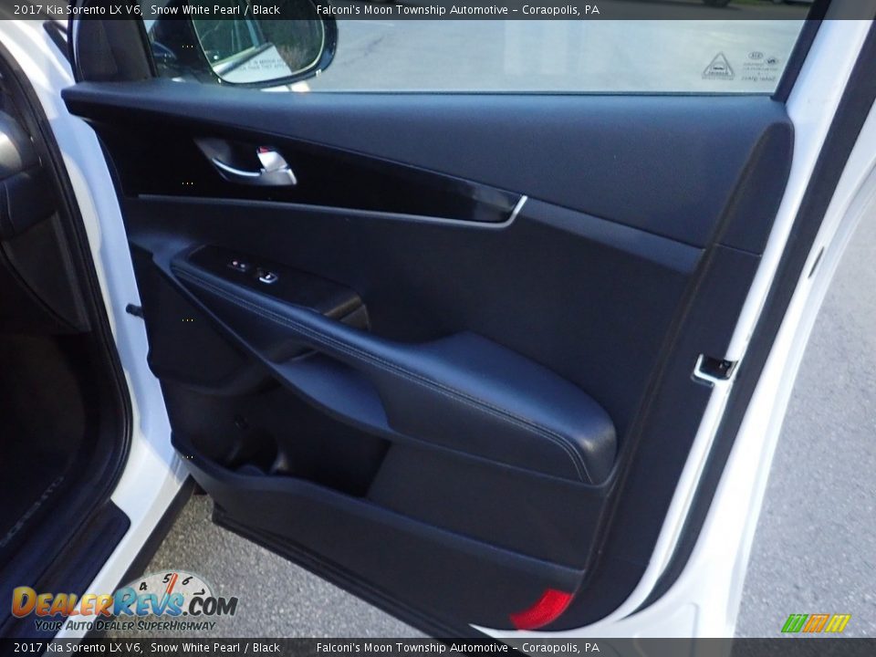 Door Panel of 2017 Kia Sorento LX V6 Photo #13