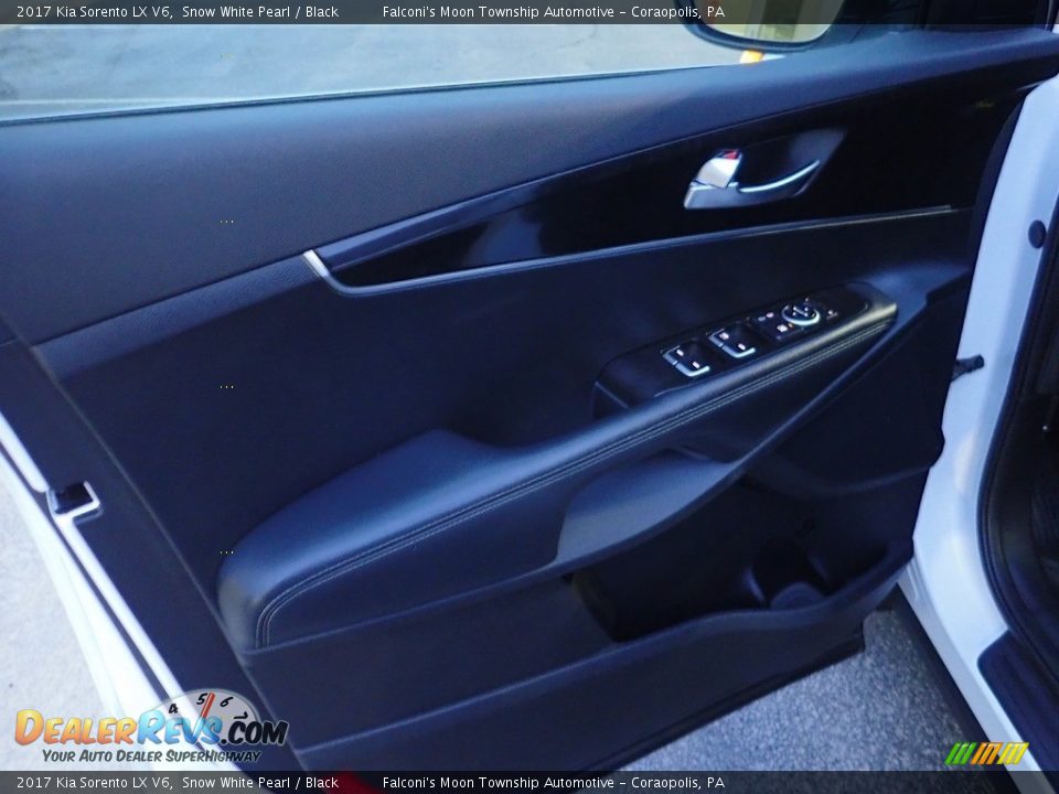 Door Panel of 2017 Kia Sorento LX V6 Photo #19