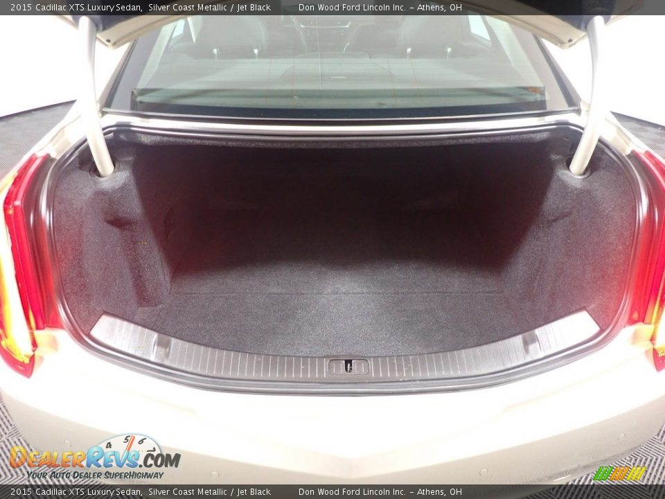 2015 Cadillac XTS Luxury Sedan Silver Coast Metallic / Jet Black Photo #16
