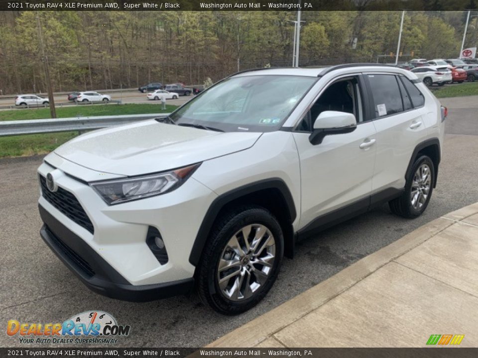 Front 3/4 View of 2021 Toyota RAV4 XLE Premium AWD Photo #13