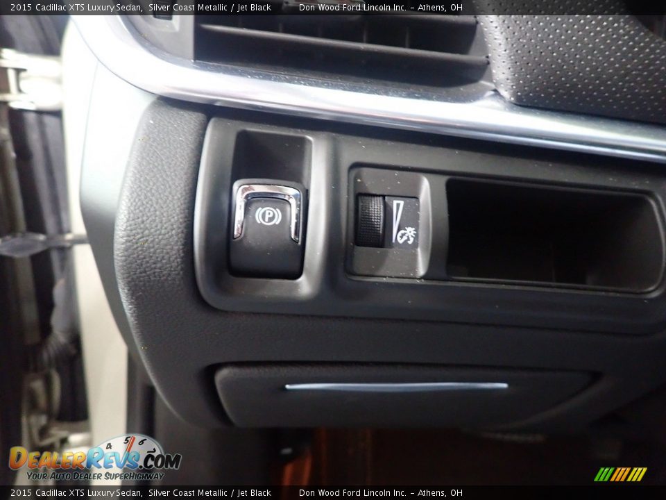 2015 Cadillac XTS Luxury Sedan Silver Coast Metallic / Jet Black Photo #30